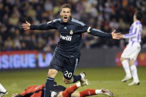 开云体育下载-利拉德爆发，广东队强行终结勇士，东西方篮球的碰撞与启示