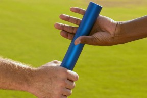 开云体育下载-圣西罗的暗夜舞者，莱奥如何用左脚编织欧冠淘汰赛的命运经纬