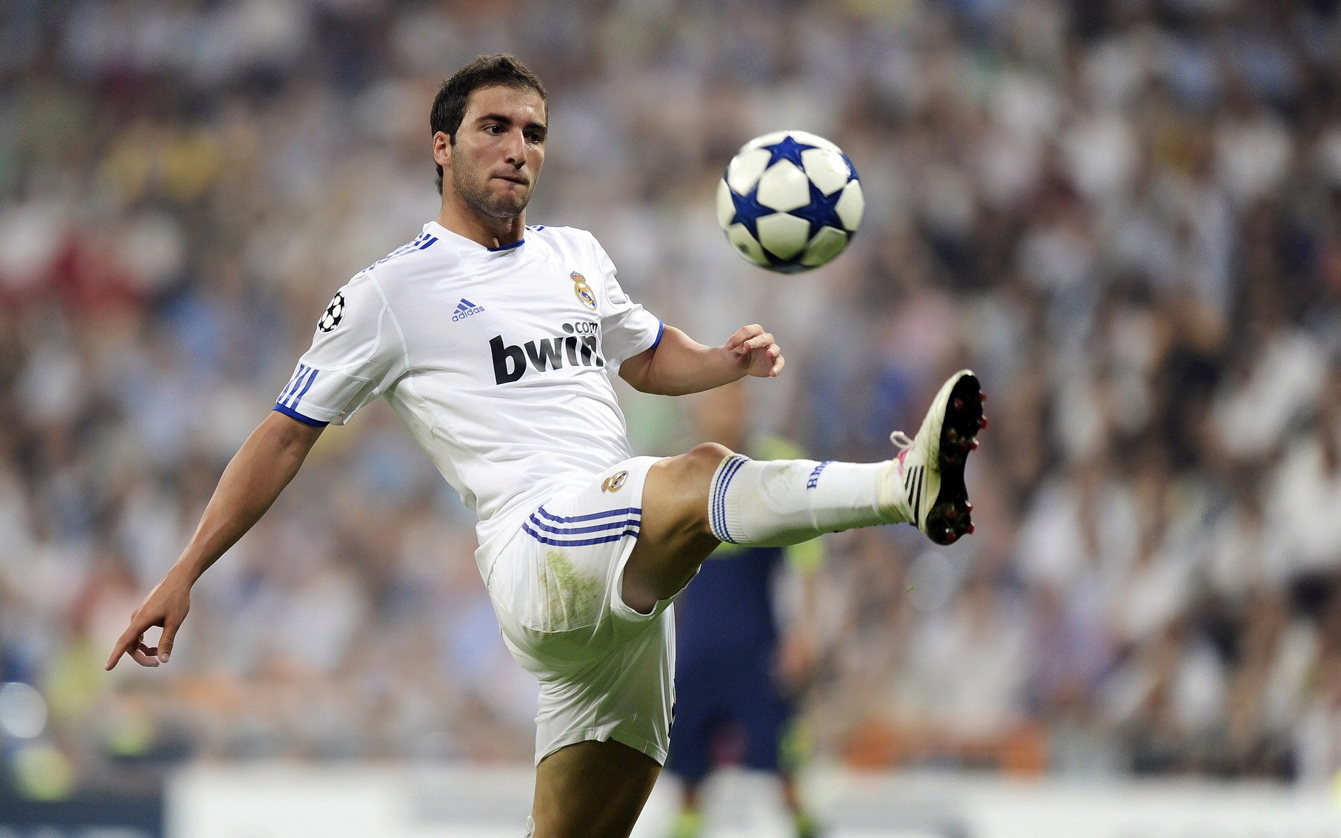 巴黎火力压制牙买加，久保建英关键进球定乾坤，足球殖民地的逆袭与全球化的暗涌