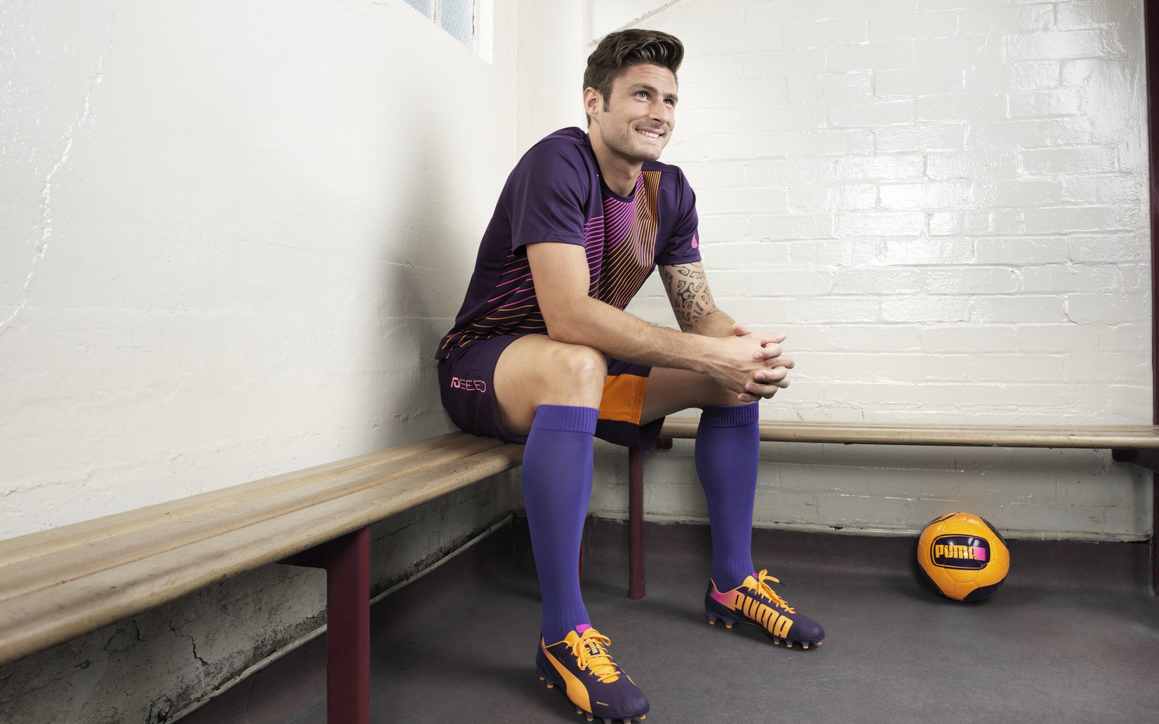 贝蒂斯强行终结洪都拉斯,迪巴拉在F1赛道接管争冠,当体育的边界开始模糊